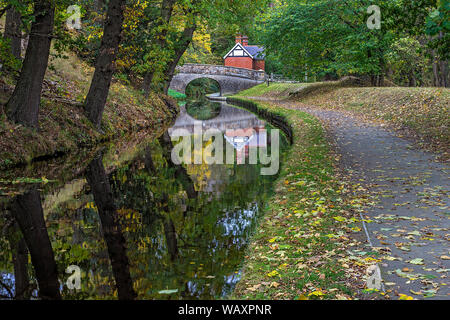 Brücke Nr. 43 W über den Llangollen-kanal im Herbst in der Nähe von Llangollen Stadt North Wales UK Oktober 2018 Stockfoto