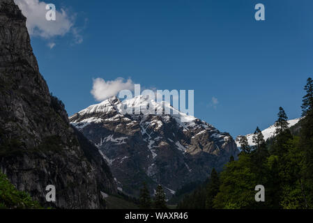 Schöne Szenen erlebt während der Wanderung zu den Hamta Pass Wanderung im Himalaya reicht - Stockfoto