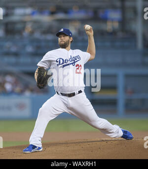 Los Angeles, Kalifornien, USA. 20 Aug, 2019. Krug Clayton Kershaw Nr. 22 der Los Angeles Dodgers Plätze gegen die Toronto Blue Jays im Dodger Stadium am August 20, 2019 in Los Angeles, Kalifornien. Die Schwindler besiegten die Blue Jays 16-3. Armando Arorizo Credit: Armando Arorizo/Prensa Internacional/ZUMA Draht/Alamy leben Nachrichten Stockfoto