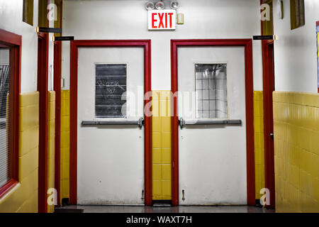 Schule Halle mit Verlassen der Einstellung mit . Harlem, NYC. Stockfoto