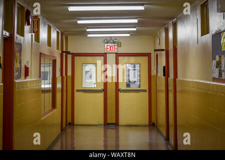 Schule Halle mit Verlassen der Einstellung mit . Harlem, NYC. Stockfoto