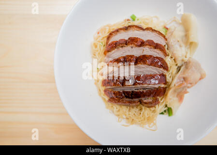 Nudel mit gebratener Ente, Thai Food, chinesisches Essen Stockfoto