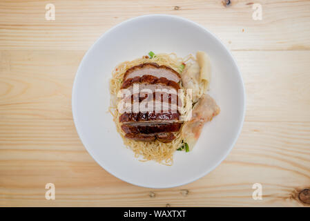 Nudel mit gebratener Ente, Thai Food, chinesisches Essen Stockfoto