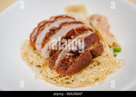 Nudel mit gebratener Ente, Thai Food, chinesisches Essen Stockfoto
