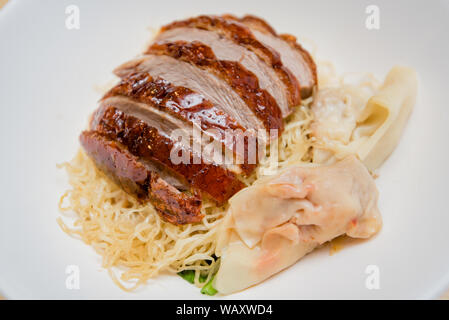 Nudel mit gebratener Ente, Thai Food, chinesisches Essen Stockfoto