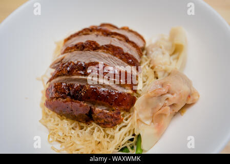 Nudel mit gebratener Ente, Thai Food, chinesisches Essen Stockfoto