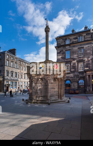 Mercat Cross im Parlament Platz an der Royal Mile von Edinburgh Stockfoto