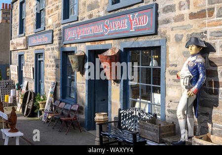 Cullen Architectural Salvage Yard, Seafield Street, Portknockie, Cullen, Aberdeenshire, Schottland, Großbritannien Stockfoto