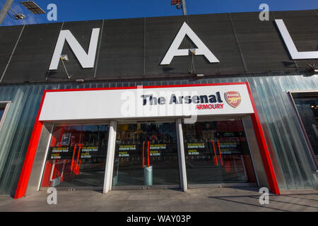 Besuchen vor der Emirates Stadium in London, Großbritannien mit der Arsenal waffenkammer oder Arsenal Shop und Ticket verkaufen. Stockfoto