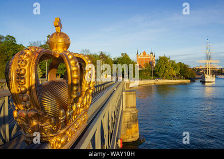 Insel Skeppsholmen Brücke (skeppsholmsbron) ist eine der ersten schmiedeeisernen Brücken errichtet in Schweden im Jahre 1861. Stockholm, Schweden. Stockfoto