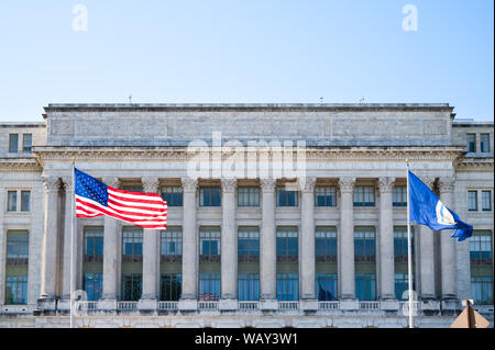 Flagge der USA - die Sterne und Streifen - Vor dem US-Landwirtschaftsministerium in Washington DC Stockfoto