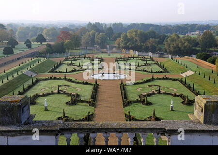 William and Mary's Privy Garden, Dachterrasse, Hampton Court Palace, East Molesey, Surrey, England, Großbritannien, Großbritannien, Großbritannien, Europa Stockfoto