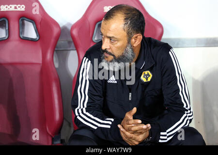 Torino, Italien. 22 Aug, 2019. Nuno Espírito Santo, Cheftrainer der Wolverhampton Wanderers FC., sieht vor dem UEFA Europa League Playoff Hinspiel Fußballspiel zwischen Torino FC und Wolverhampton Wanderers FC. Credit: Marco Canoniero/Alamy leben Nachrichten Stockfoto