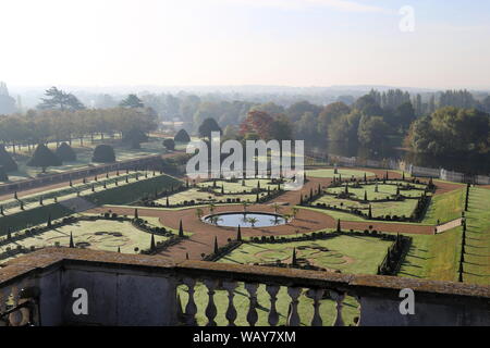 William and Mary's Privy Garden, Dachterrasse, Hampton Court Palace, East Molesey, Surrey, England, Großbritannien, Großbritannien, Großbritannien, Europa Stockfoto