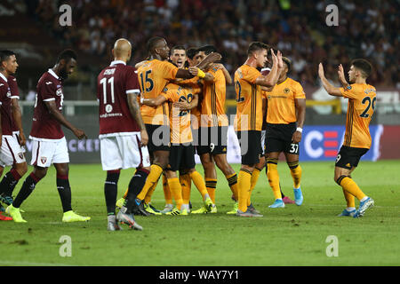 Torino, Italien. 22 Aug, 2019. Spieler der Wolverhampton Wanderers FC feiern, nachdem er ein Ziel während der UEFA Europa League Playoff Hinspiel Fußballspiel zwischen Torino FC und Wolverhampton Wanderers FC. Credit: Marco Canoniero/Alamy leben Nachrichten Stockfoto