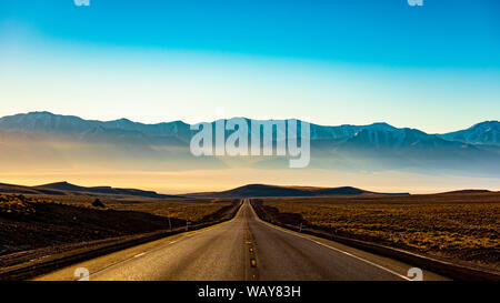 Toiyabe Berge bei Sonnenaufgang auf Nevada einsamste Straße in Amerika US-50