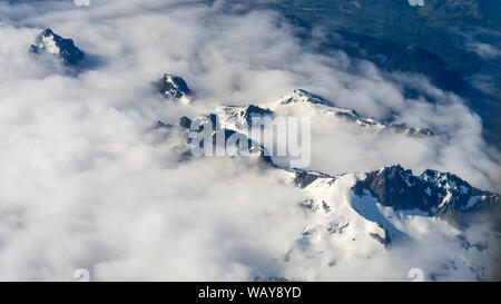 Zentrale Kaskaden reichen vom Flugzeug auf Ansatz nach Seattle, WA Stockfoto