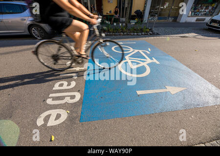 Freiburg im Breisgau, extra große markierte Fahrrad Straße im Zentrum der Stadt, Stockfoto