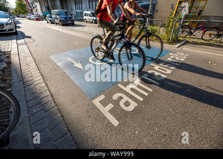 Freiburg im Breisgau, extra große markierte Fahrrad Straße im Zentrum der Stadt, Stockfoto