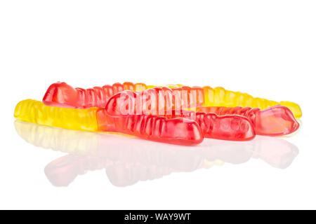 Gruppe von fünf ganze Bunte Jelly Wurm candy hochrot Gelb auf weißem Hintergrund Stockfoto