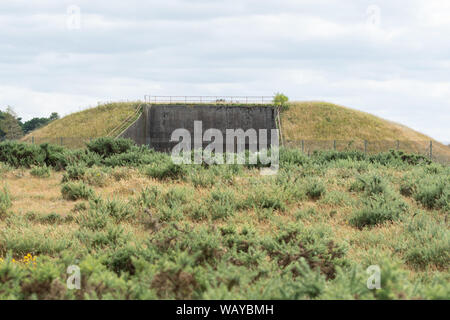 Ausrangierte Atom Raketensilos an RAF Greenham Common, ein ehemaliger Militärflugplatz Gehäuse American Cruise Missiles, Berkshire, Großbritannien Stockfoto