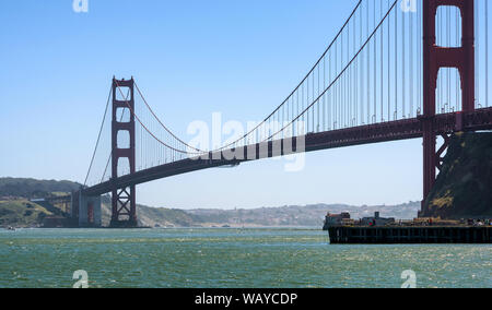 Golden Gate Bridge in San Francisco, von Horseshoe Bay. Stockfoto