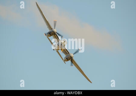 De Havilland DH.98 Mosquito Zweiten Weltkrieg Jagdflugzeug am Flügel über Wairarapa Airshow, Haube Flugplatz, Masterton, Neuseeland. Fliegen Stockfoto