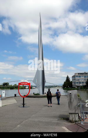 Ein Blick auf Dreilandereck, ein Denkmal in Basel, markiert er die drei Punkt, wo die Grenzen der Schweiz, Deutschland und Frankreich. Stockfoto