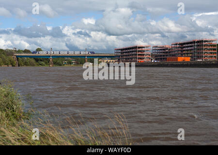 Arriva Northern Rail Class 331 Elektrischer Bahnübergang Carlisle Bridge (Lancaster, Fluss Lune) auf der West Coast Hauptstrecke mit einer Fahrerschulung ausführen Stockfoto