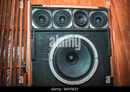Professionelle retro Audio Lautsprecher im Studio Stockfoto