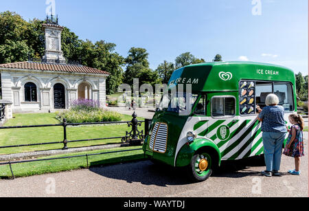 Ein Eis Van durch die Italienischen Gärten Hyde Park London UK Stockfoto