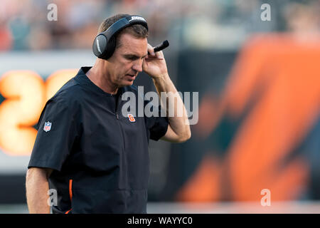 Cincinnati, USA. 22 Aug, 2019. 22. August 2019 - Cincinnati Bengals Haupttrainer Zac Taylor während NFL Football preseason Spiel zwischen den New York Giants und die Cincinnati Bengals an Paul Brown Stadium in Cincinnati, OH. Adam Lacy/CSM Credit: Cal Sport Media/Alamy leben Nachrichten Stockfoto