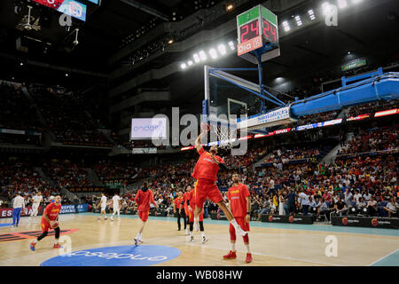 Willy Hernangomez von Spanien in Aktion während der Freundschaftsspiel zwischen Spanien und in der Dominikanischen Republik bei WiZink Zentrum in Madrid gesehen. (Endstand; Spanien 102 -70 Dominikanische Republik) Stockfoto