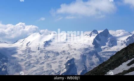 Blick auf die Schweizer Alpen im Kanton Engadin Stockfoto