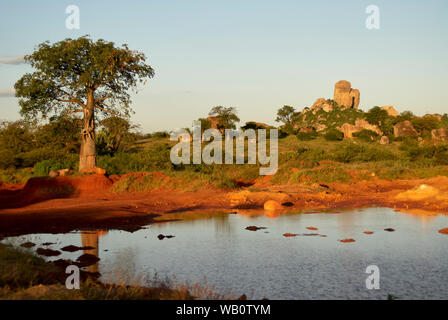 Felsformationen entlang der Dodoma - singida Straße in der Manyara-Dodoma rift Segment des Ostafrikanischen Rift Valley, Tansania Stockfoto