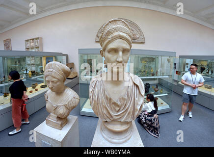 British Museum, Bloomsbury, London, England, UK. Marmor Kopf von Matilda (Nichte des Kaisers Trajan) - Römisch, Rom c120AD Stockfoto