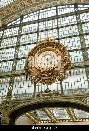 Uhr der alte Bahnhof in der Haupthalle des Musée d'Orsay. Paris, Frankreich Stockfoto