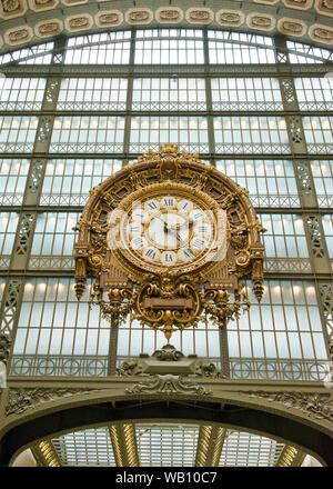 Uhr der alte Bahnhof in der Haupthalle des Musée d'Orsay. Paris, Frankreich Stockfoto