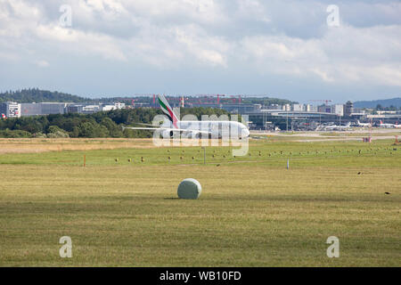 Emirates Airbus A380-800 beim Abflug vom Flughafen Zürich (ZRH). 15.08.2019 Stockfoto