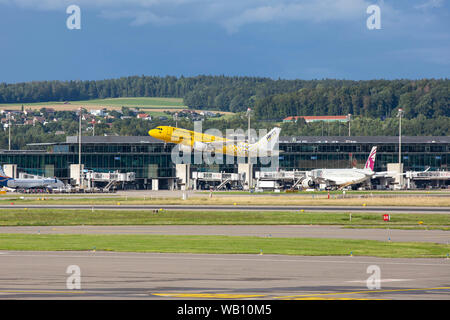 Eurowings, Typ: Airbus A 320-214, Reg: D-ABDU beim Abflug vom Flughafen Zürich (ZRH). 15.08.2019 Stockfoto