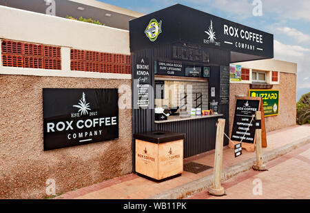 DURBAN, Südafrika - 12. AUGUST 2019: Die Rox Coffee Shop an der Promenade am Strand in Umhlanga Rocks, in der Nähe von Durban, KwaZulu-Natal, Südafrika Stockfoto