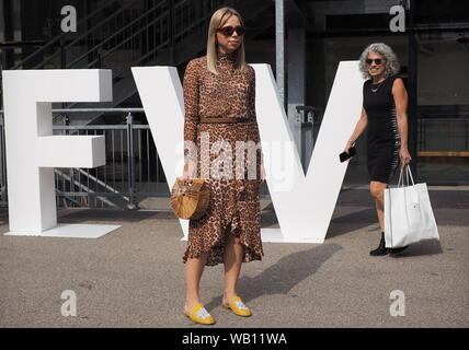 Mailand, Italien: 19. September 2018: Fashion Blogger in street style Outfit nach Alberto Zambelli fashion show während der Mailand Fashion Week Herbst/Winter 20. Stockfoto