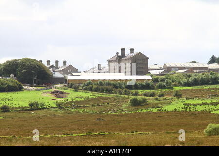 DARTMOOR GEFÄNGNIS LIEGT IN PRINCETOWN IN DARTMOOR, Devon, England. HM PRISON DARTMOOR. Gefängnissen IHRER MAJESTÄT. HM Gefängnisse. DARTMOOR. Gefängnis im Jahr 2025 schließen. REHABILTATION, ALLGEMEINE UND BERUFLICHE BILDUNG UND AUSBILDUNG IN DER Dartmoor prison. Stockfoto