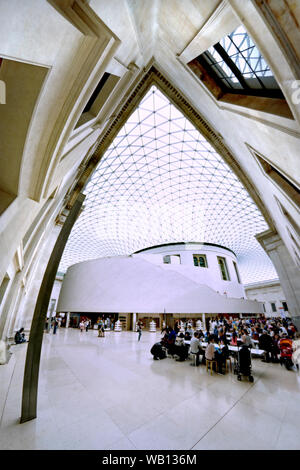 British Museum, Bloomsbury, London, England, UK. Großen Hof. Stockfoto