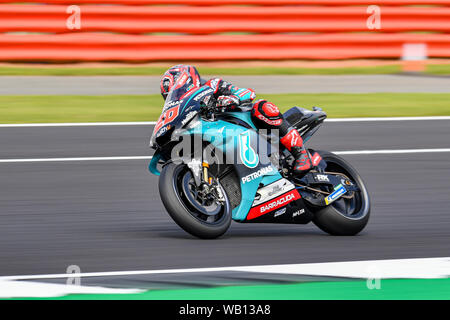 TOWCESTER, VEREINIGTES KÖNIGREICH. 23 Aug, 2019. Fabio Crashdown (FRA) der Petronas Yamaha SRT während der Praxis Sitzung 1 der GoPro Britischen Grand Prix in Silverstone am Freitag, den 23. August 2019 in TOWCESTER, ENGLAND. Credit: Taka G Wu/Alamy leben Nachrichten Stockfoto