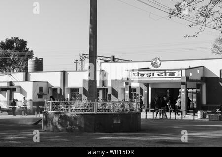 Pendra Straße Bahnhof, indischen Bundesstaat Chhattisgarh, Industrie, Indien Mai 2018 Pendra-Straße ist ein Bahnhof in Industrie Bezirk. Läuft Pend Stockfoto