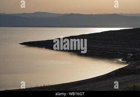 Foto des Toten Meeres am Sonnenuntergang Stockfoto