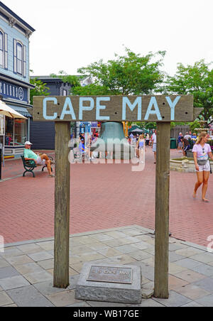 CAPE MAY, NJ-14 Aug 2019 - Blick auf die Washington Street Mall, eine Fußgängerzone mit Geschäften und Restaurants in der historischen Innenstadt von Cape May, New Jerse Stockfoto