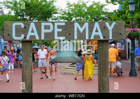 CAPE MAY, NJ-14 Aug 2019 - Blick auf die Washington Street Mall, eine Fußgängerzone mit Geschäften und Restaurants in der historischen Innenstadt von Cape May, New Jerse Stockfoto