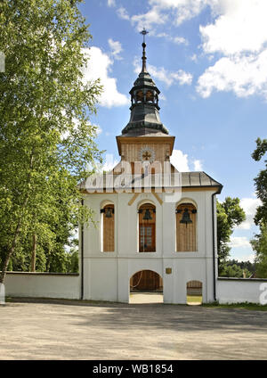 Kirche des Hl. Bischof Stanislaw in Gorecko Koscielne. Polen Stockfoto